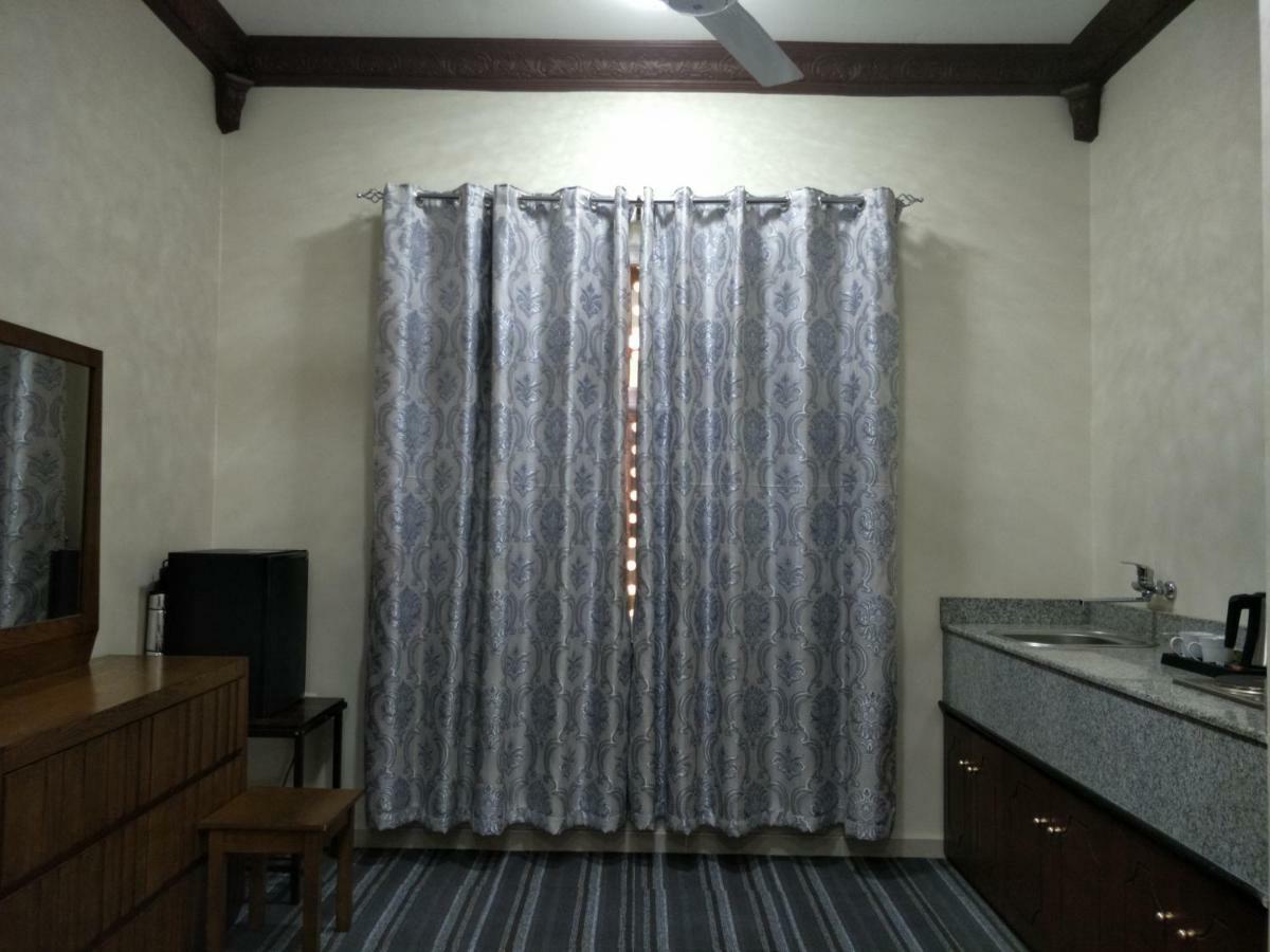 Sur Bandar Al Ayjah Hotel Apartments Bagian luar foto