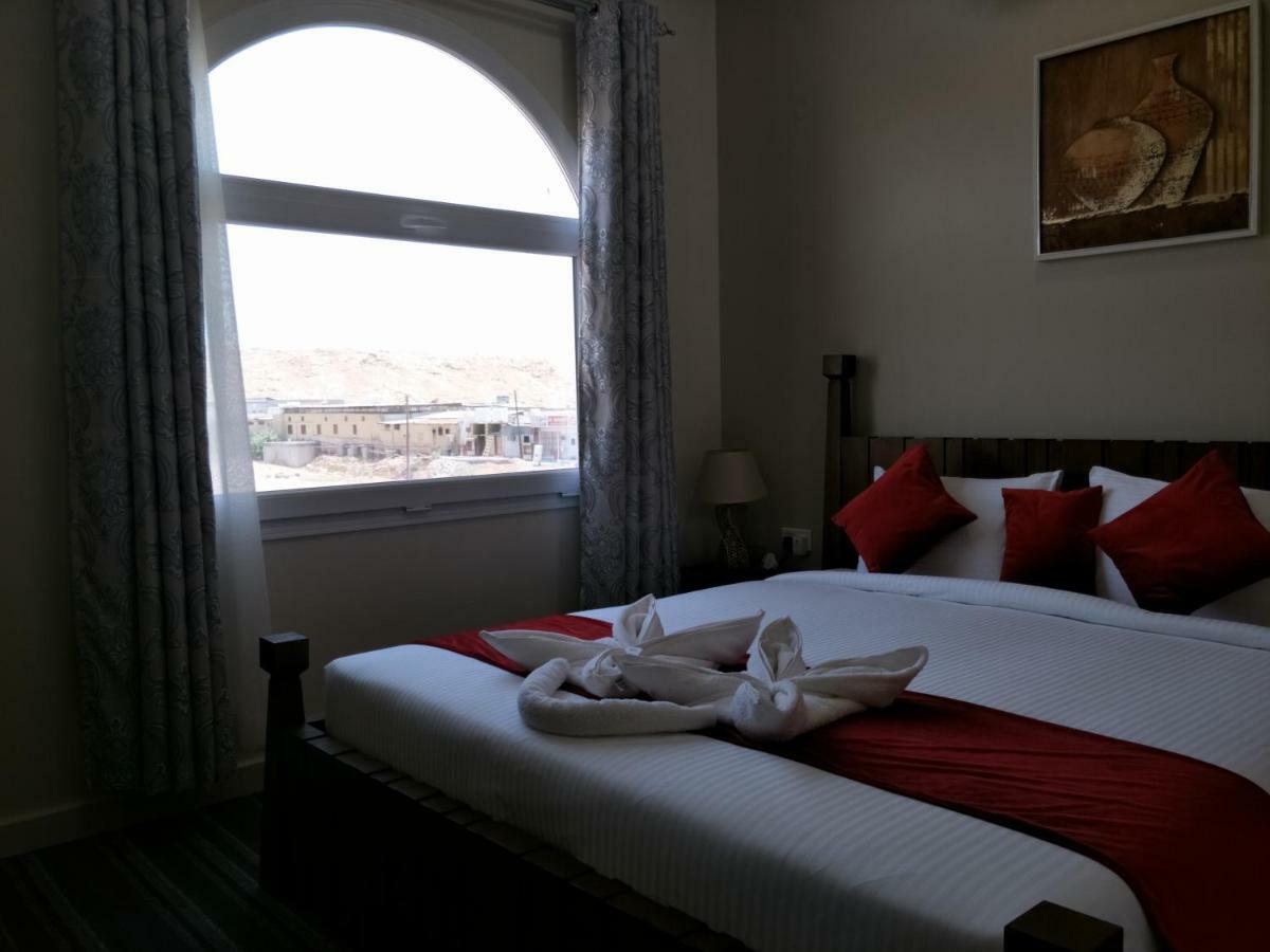 Sur Bandar Al Ayjah Hotel Apartments Bagian luar foto