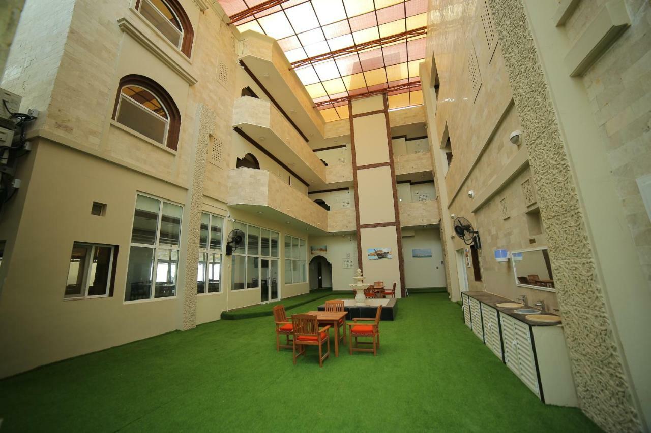 Sur Bandar Al Ayjah Hotel Apartments Bagian luar foto